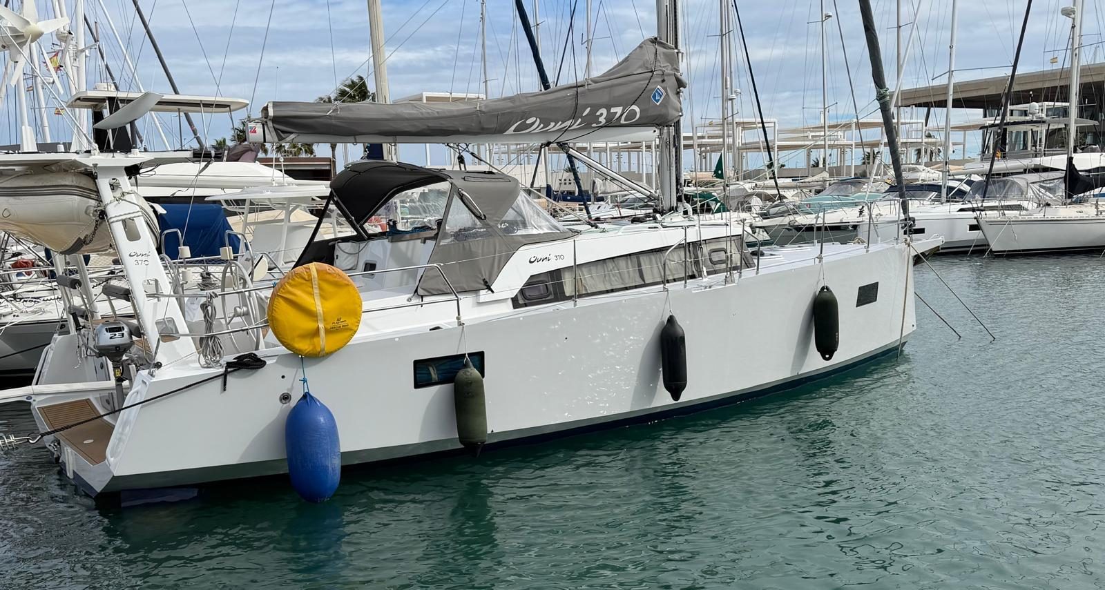 OVNI 370 à quai